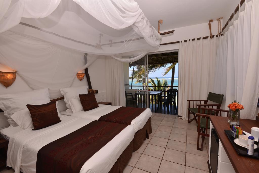 Bahari Beach Hotel Mombasa Ruang foto