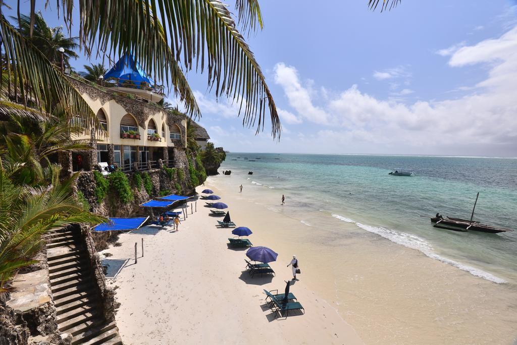 Bahari Beach Hotel Mombasa Bagian luar foto